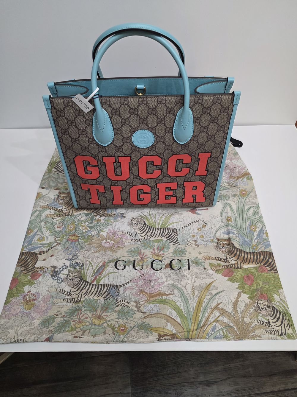 New Gucci Tiger GG Supreme Medium Tote Light Blue 2022